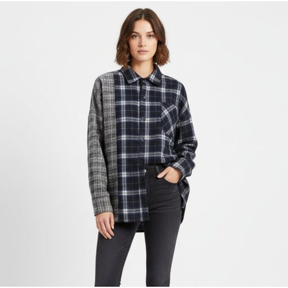 MODITEC Shirt Women Size 2 Navy Blue Gray Plaid Long Sleeve Button-Up Flannel - Picture 1 of 12